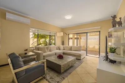 Amazing 4br3. 5ba Villa w/ Private Pool @ GoldCoast