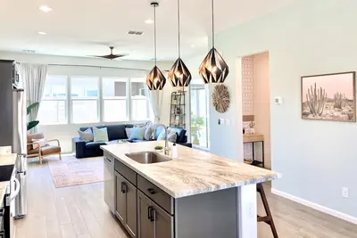 Image de New! Desert Modern Lux; SancturyWest! Newly built home!
