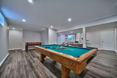 Image de Captivating And Roomy Newly Renovated Family Home