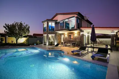 Image de Maison pour la famille avec la piscine Fazana (K-19597)
