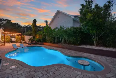 Image de Private Cottage w/ Guest House- Close to beach & the ♥️ of downtown