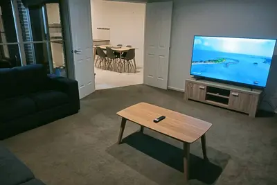 Image de Comfortable 3-bedroom home with two car garage