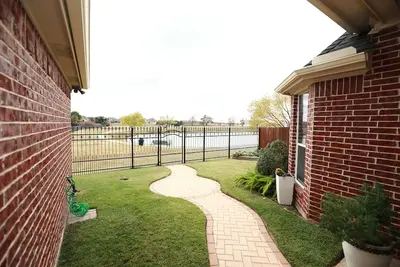 Image de Gorgeous View Home backing up Community Lakes & Trail