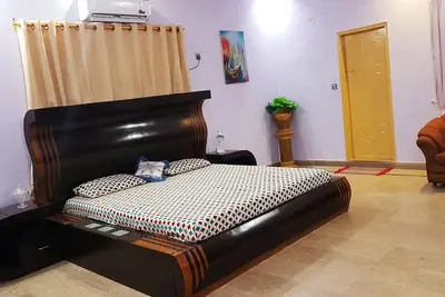 Image de 3 Bedroom Comfort Home - 2 minutes to the hospitals and super stores