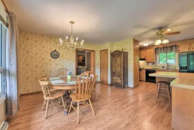 Image de Cozy Charlotte Retreat w/ Yard ~ 5 Mi to Dtwn