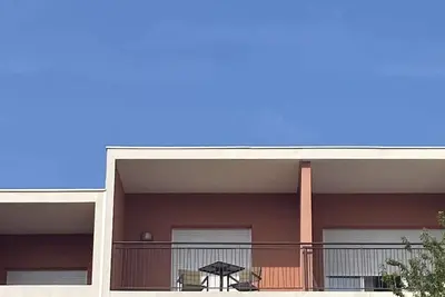 Image de Beau T2 avec terrasse proche  centre ville tram et bus