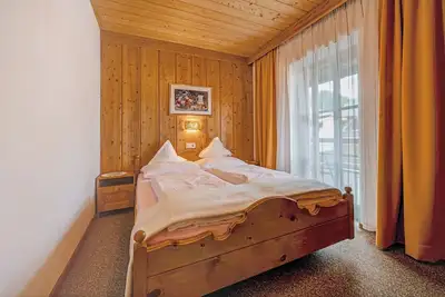 Image de Appartement 'Schwalbennest' avec vue sur les montagnes, Wi-Fi, balcon et jardin.