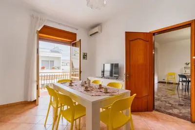 Appartement 'Casa Lilli 11 posti' près de la mer avec vue sur mer, climatisation et balcon