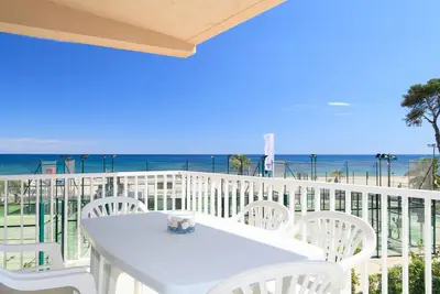 Image de Appartement Pieds dans l'Eau pour Familles · Uhc Esquirol