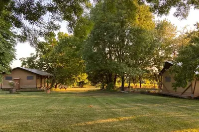 Image de Glamping Tente Lodge Safari De Luxe, vue sur le coteau et vignes