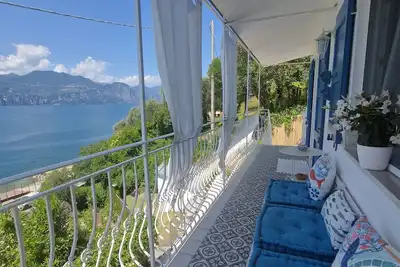 Image de The Nest small cottage facing the lake
