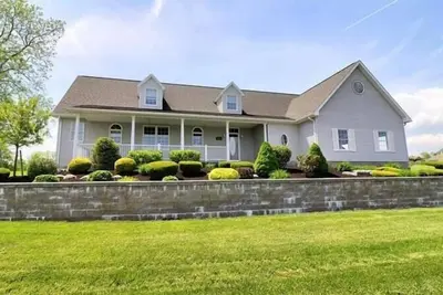 Image de Owasco Lake House w/ 120ft private water front!