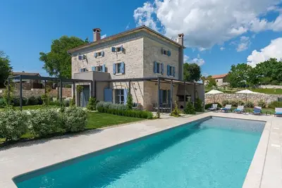 Image de Villa Pi with Heated Pool near Tinjan