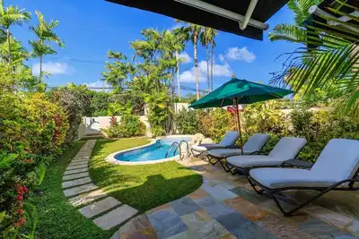 Steps from Mullins Beach 4 bed townhouse