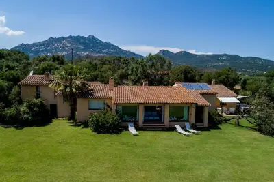 Image de Villa Carla Vittoria à Costa Smeralda avec piscine et jacuzzi