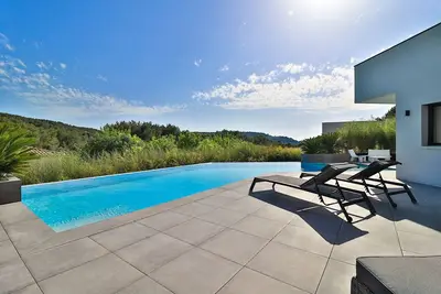 Sublime villa moderne avec piscine à 8 minutes d'Aix en Provence