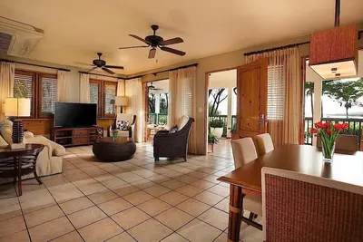Image de Beachfront Dream! Direct Beach Access, Onsite Pool, Spa, Playground and Parking!