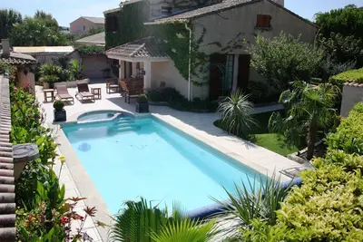 Image de Sorgues, à 9 km d'Avignon, Villa climatisée avec piscine privée, (internet Wifi)