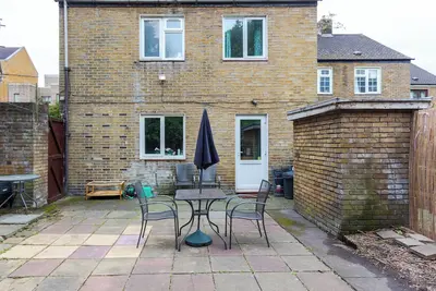 Image de Cheerful + spacious 3 bed home with a garden!