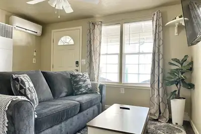 Image de Near Downtown- Kitchen-Washer/Dryer-Parking