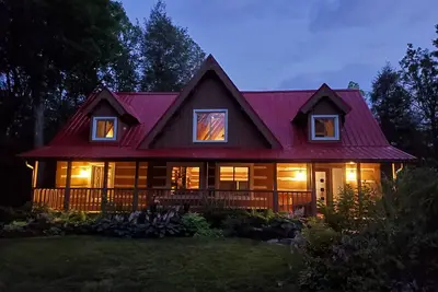 Image de Luxury waterfront Log Cabin w/hot tub and sauna