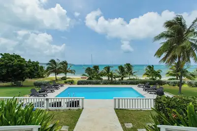 Image de Beach House with a Pool!