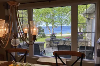 Image de Beautiful waterfront oasis on Isthmus Bay in Lion’s Head.