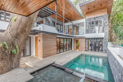 Image de Besos Luxury Home minutes from main surf break & beach