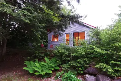 Image de Cold River Retreat - Quiet hideaway for two located in Sandwich, Nh.