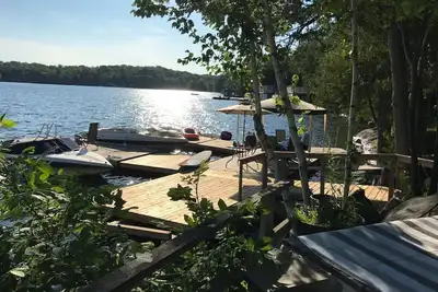 Image de 260 feet of South West lakefront on Lake Joseph with all day sun