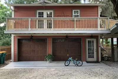 Image de The Carriage House - Walk to Downtown! ! ! !