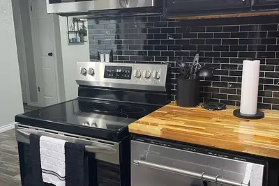 Image de The Black House : Modern-Chic Hideaway by Ft. Sill, Shopping & Mountains