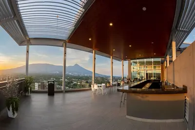 Image de Penthouse con bellas vistas de la ciudad! A solo minutos de malls y restaurantes