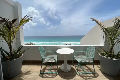 Image de 3 bedroom penthouse on the beach.