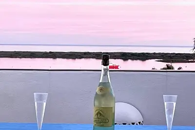 Image de Appartement avec vue mer dans le Golden Club avec bateau gratuit pour la plage.