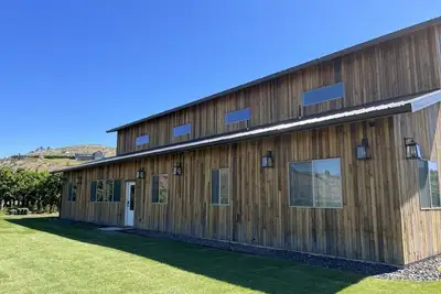 Image de Brand New Modern Farm-House Style Private Getaway