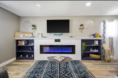 Image de Blueberry 3bd 1ba Suite W/ Fireplace & W/D close to local hospitals and downtown