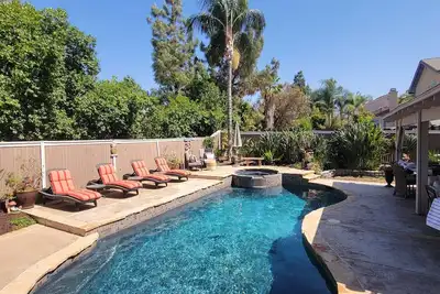 Image de Great backyard with built in Bbq and private pool and spa.