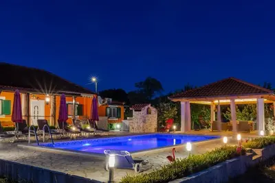 Image de Maison pour la famille avec la piscine Gornje Planjane, Zagora (K-19733)