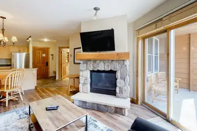 Newly renovated mountain escape with pool, hot tub, WiFi & easy slope access