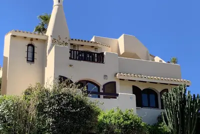 Image de A stunning, newly renovated 3 bed villa with amazing views & central location