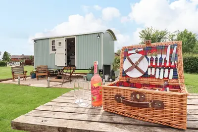 Image de Honeybee Lodge, pet friendly, with a garden in Woodhall Spa