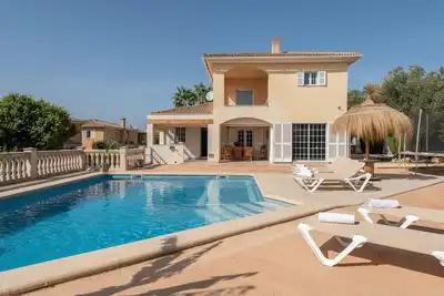 \"Villa Sayana\" avec vue sur les montagnes, piscine, jardin et Wi-Fi.
