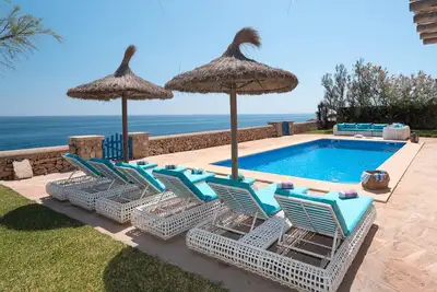 Image de Maison de vacances 'Villa Domus Alba Ab' avec vue sur la mer, piscine et Wi-Fi.