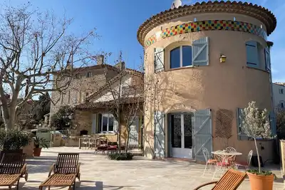 Image de Maison de caractère dans le village de Marcel Pagnol avec grande terrasse et vue