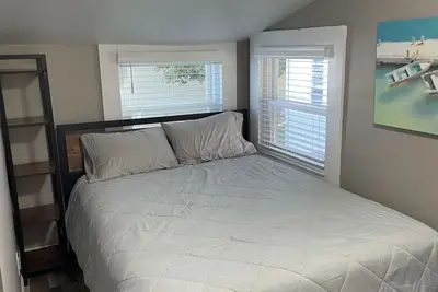 Image de Snow Lake cottage, 60 feet lakefront