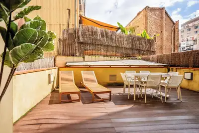 Image de Pl Universitat Comfortable 3bd with private patio