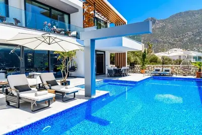 Image de Magnificent, Contemporary Luxury 4-bedroom Detached Villa
