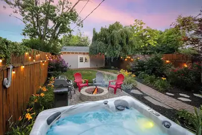 Image de Charming 3br w/ Hot Tub + Garden | Near Osu + More