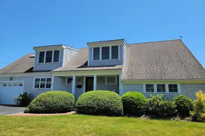 Image de Hyannis Harbor Front 3br, 3-1/2 ba with private sandy beach and deep water dock!